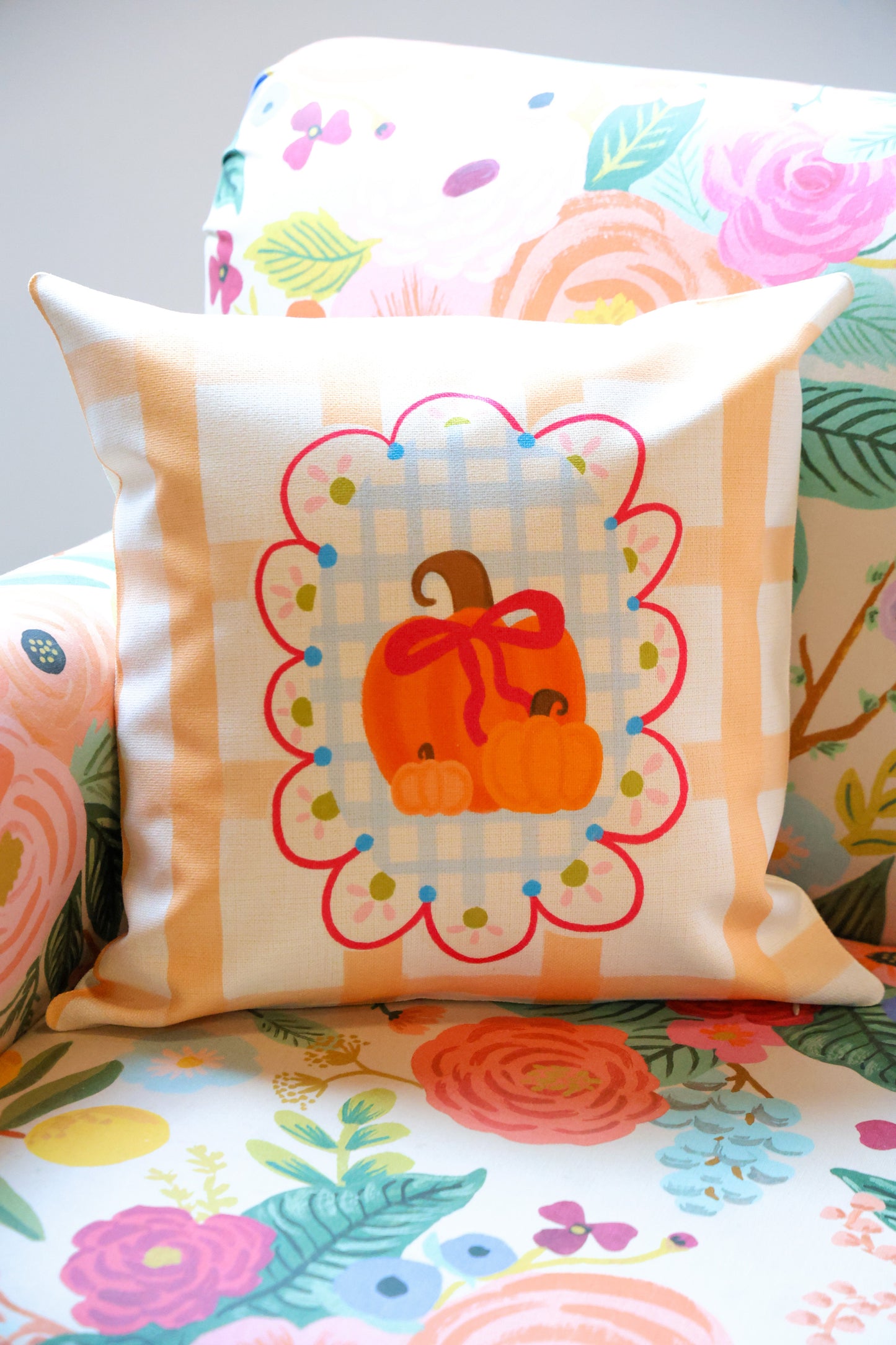 Scalloped Pumpkins with Bow Square Pillow