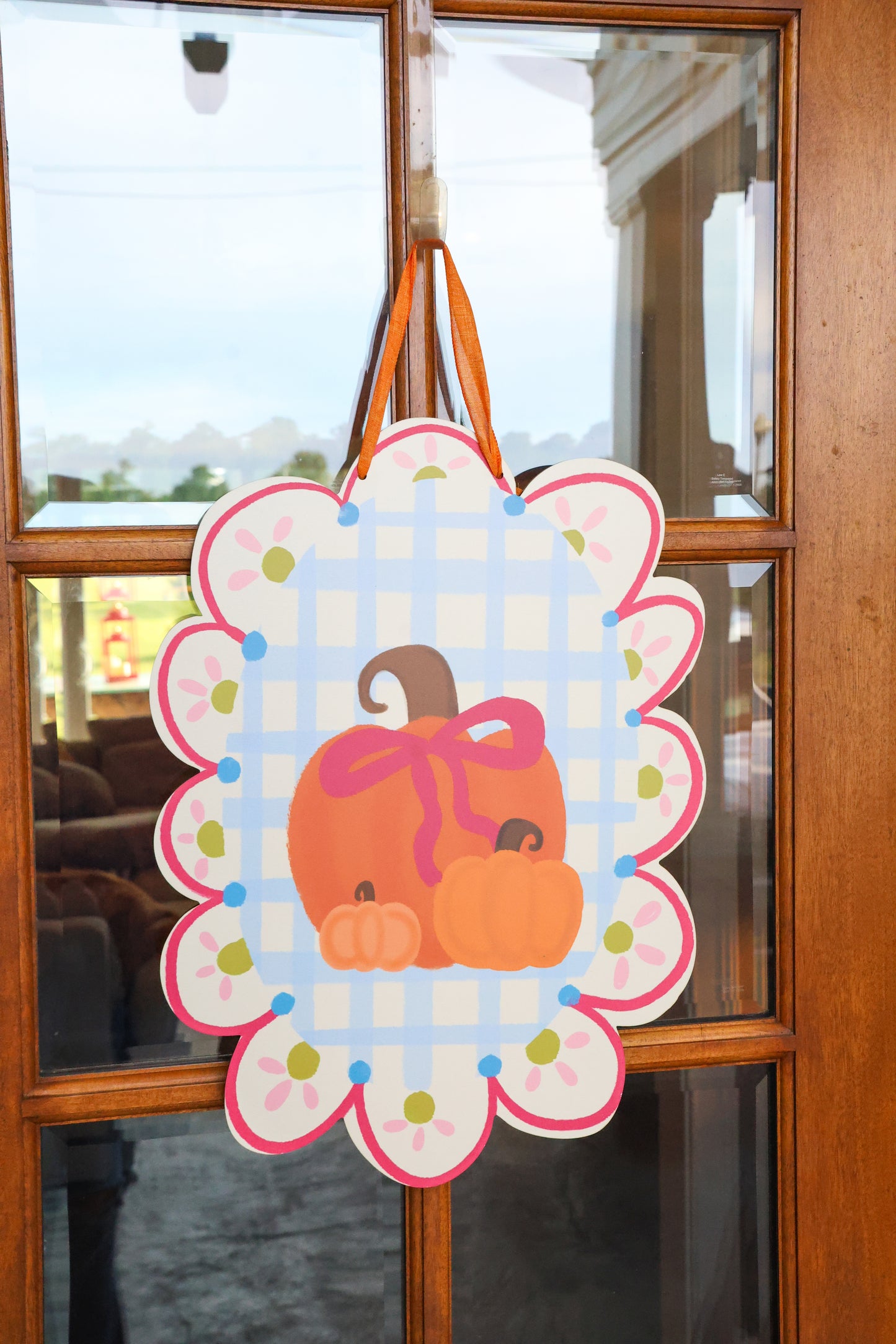 Scalloped Pumpkin with Bow Doorhanger